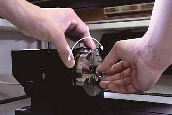 Khắc nhẫn với công nghệ Laser