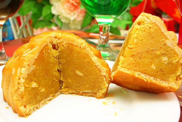 Bánh trung thu yến sào 2
