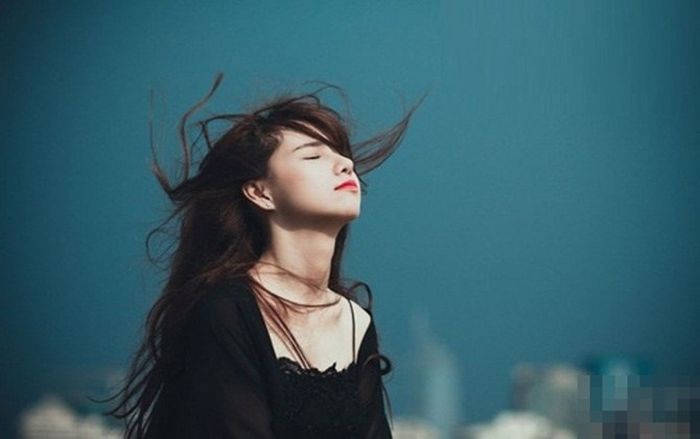 Phụ nữ à, đừng cố gắng tỏ ra mình mạnh mẽ! 1